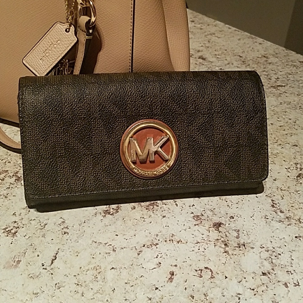 Michael kors wallet